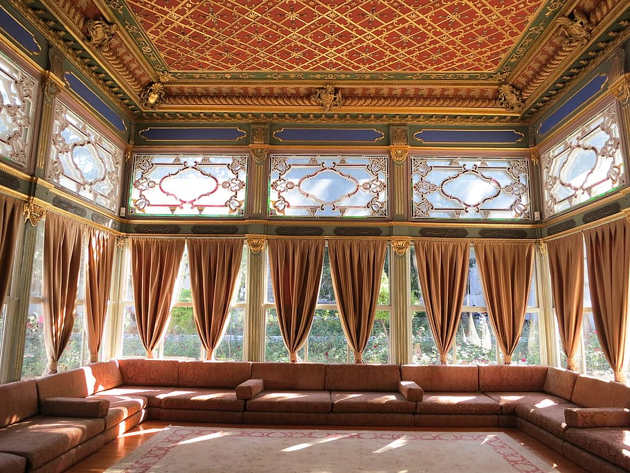 Should You Update Your Cornice in Tustin When Putting Your Home on the Market?