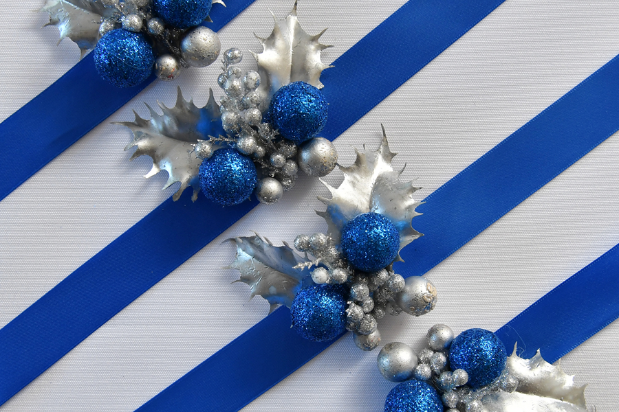blue napkins
