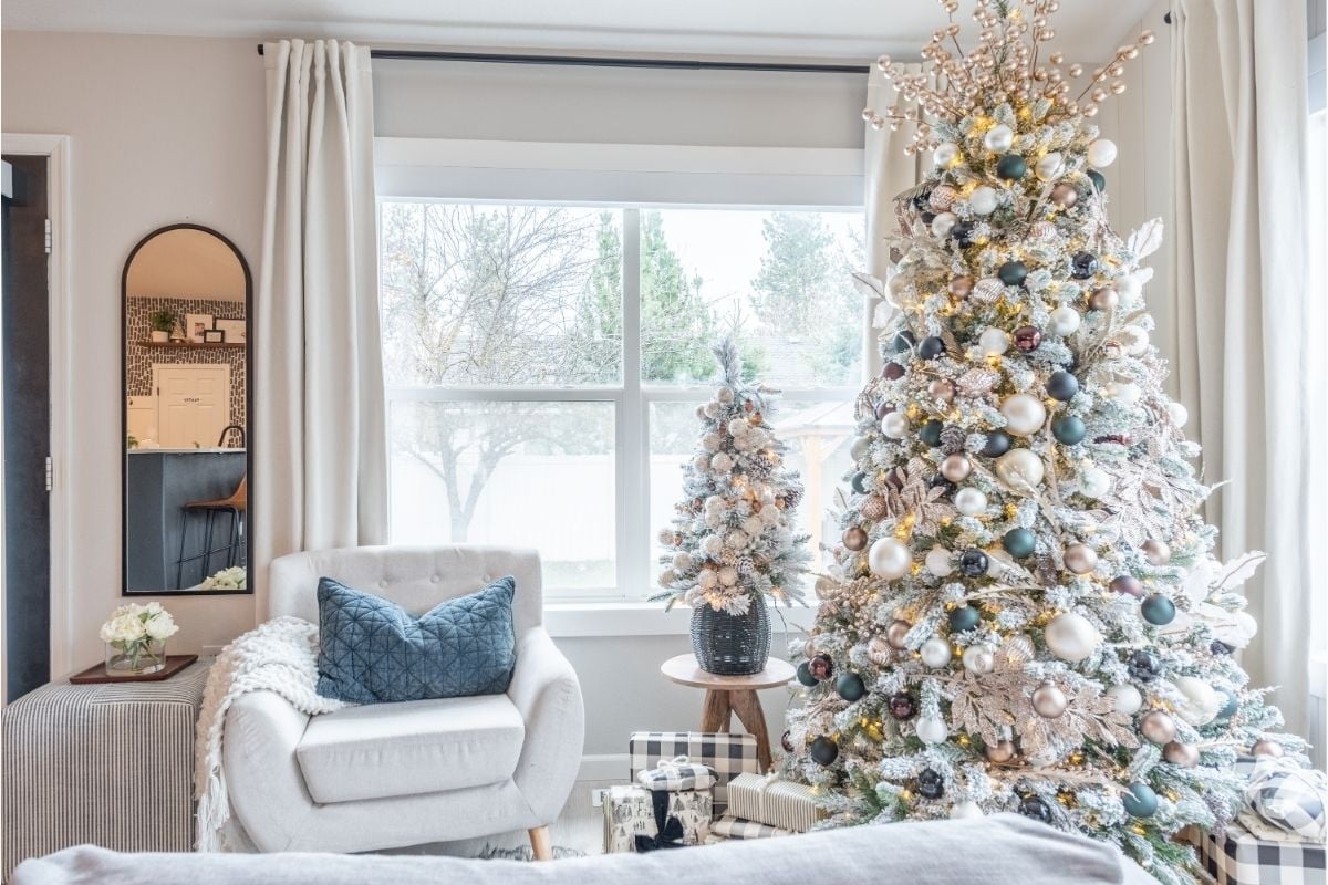 Holiday-Themed Window Decorations and Festive Treatments for Every Home