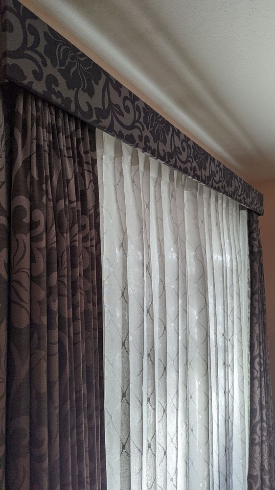 Can You Use Window Valances in Auburn with Blinds?