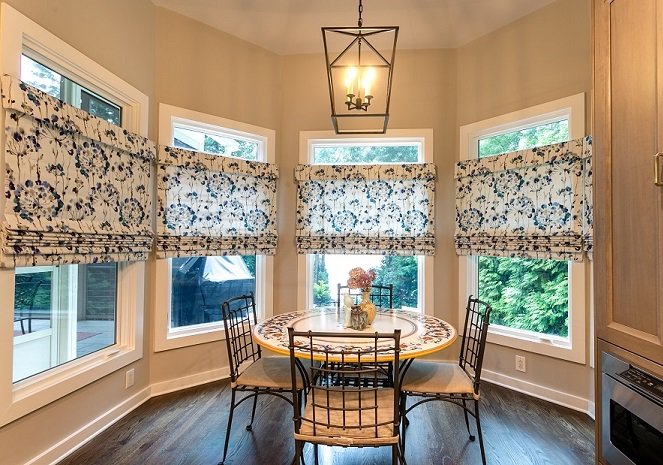 3 Signs You Need Roman Shades in Des Moines in Your Home