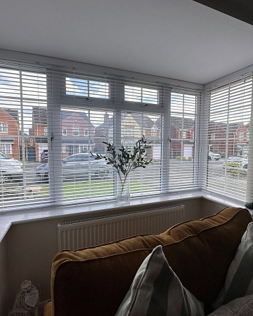 How Venetian Blinds In Aliso Viejo Help Control Heat And Sunlight