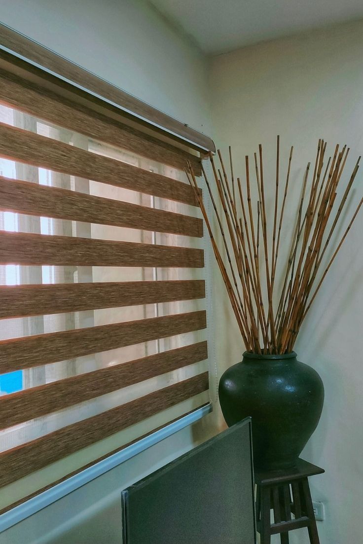 Windows and Blinds in Freeland Tips: Which Blind Color Works Best for Small Windows?