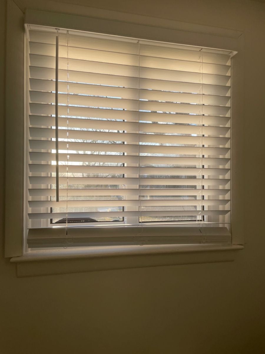 Which Blinds in Wantagh Are Best for Reducing Glare on TV Screens?