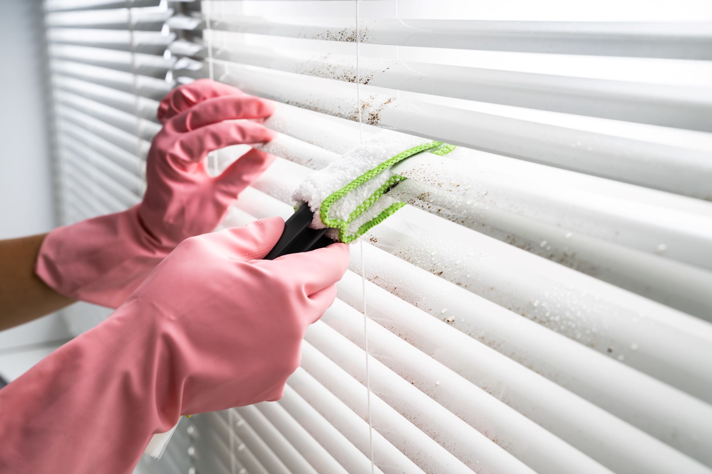 budget-blinds-scottsdale-cleaning-blinds-body