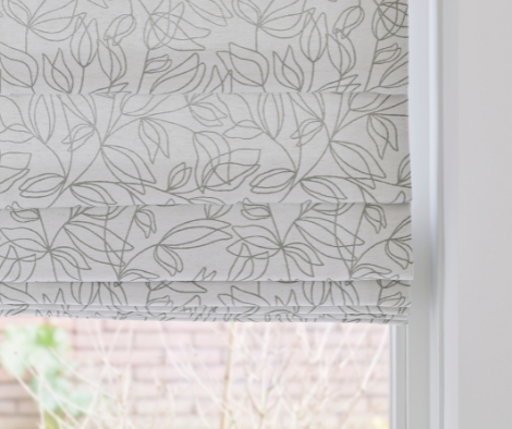 Transform your room from ordinary to extraordinary with Vadain Roman Shades