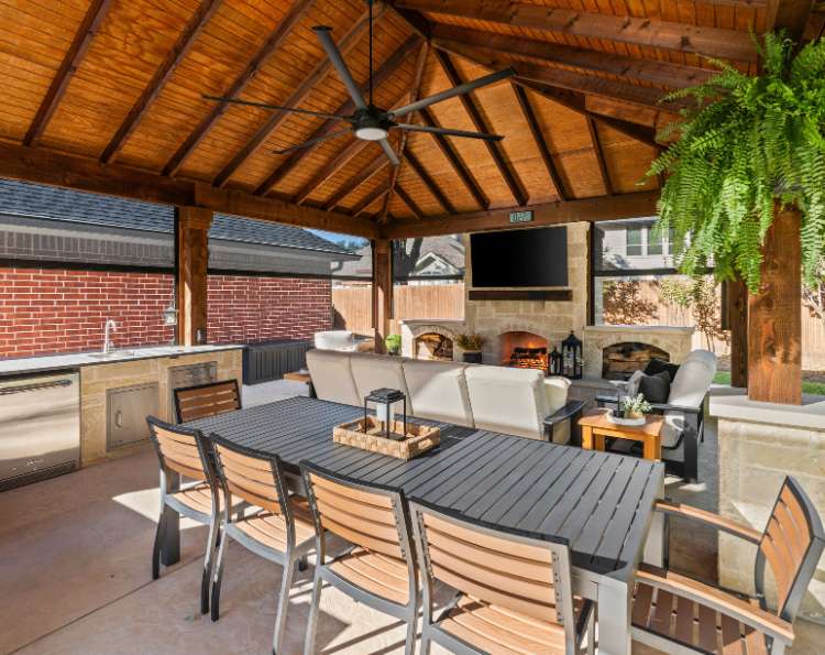 Outdoor Drapes vs. Outdoor Shades: Which Offers Better Light Control?  