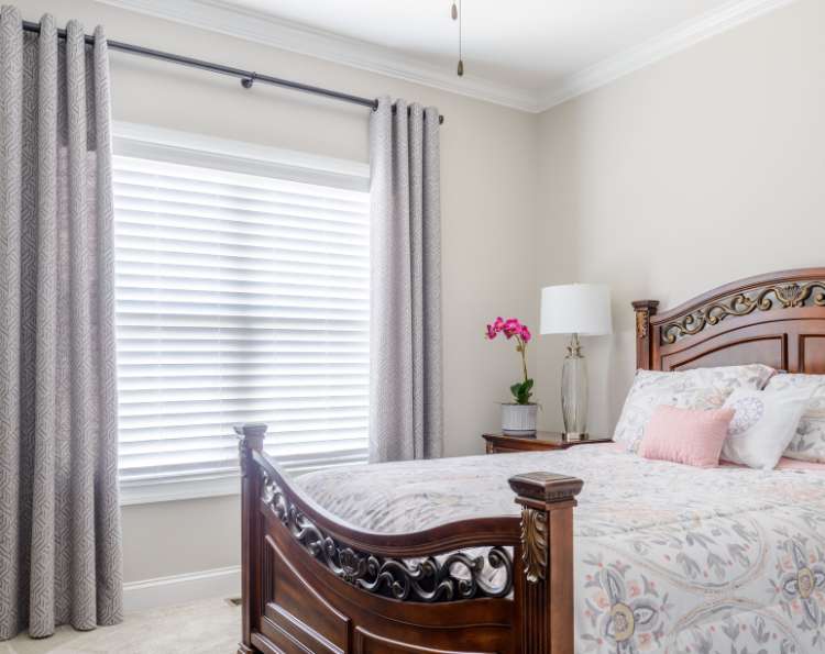 How to Choose Window Drapes for Maximum Bedroom Privacy  