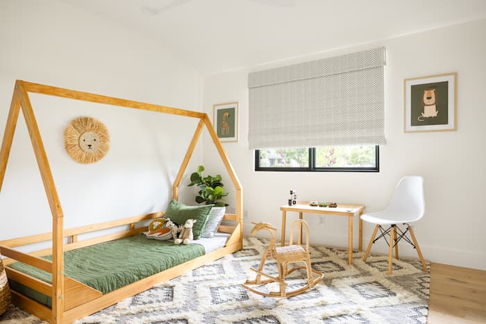 Child Friendly Roman Shade Kids Room Vadain Momeni Rug (3) (1)