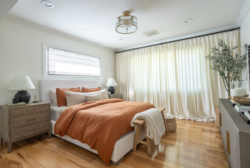 orange-bedroom-optimized.png
