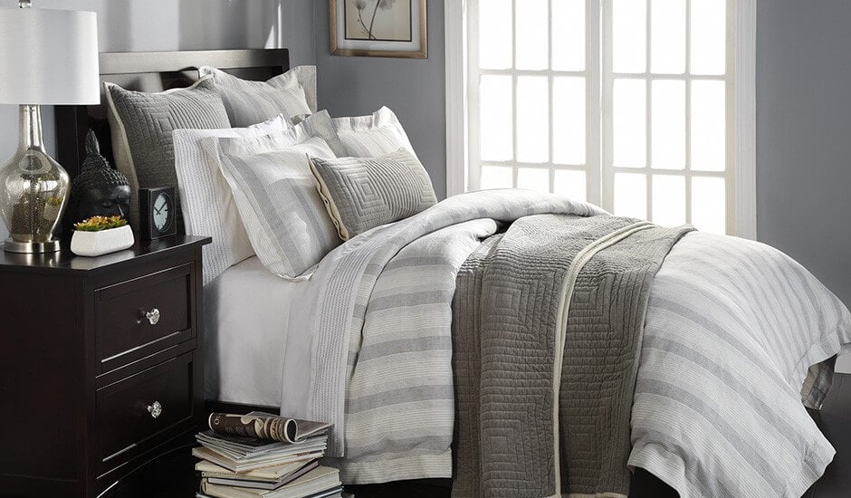 bedroom throw pillows