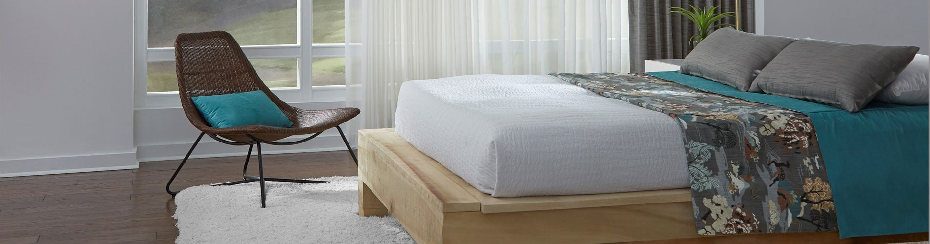 teal-white-bedding-bedroom-desktop