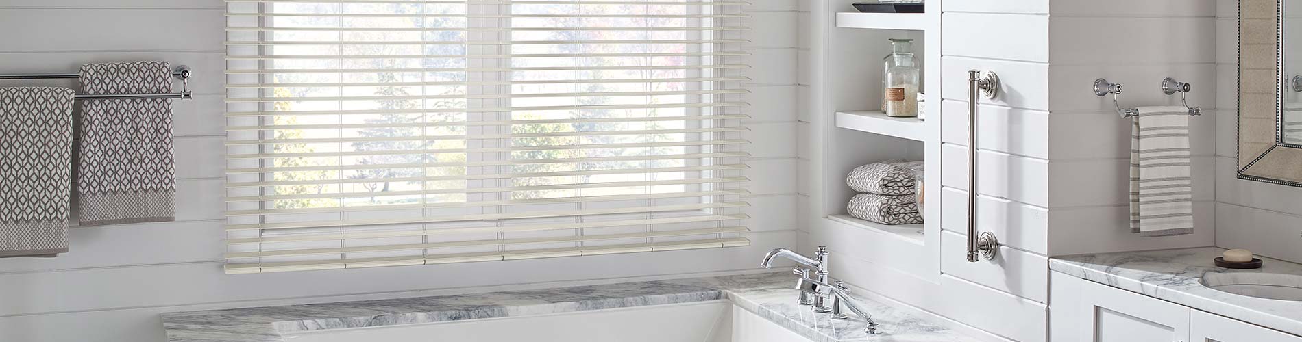 faux-wood-blinds-in-bathroom-desktop