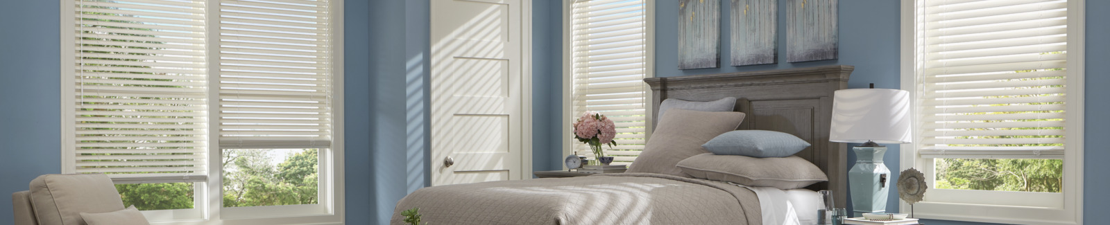 wood-blinds-in-bedroom-desktop