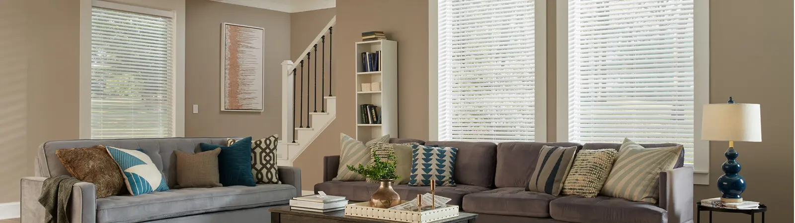 wood-blinds-living-room-desktop (resized)