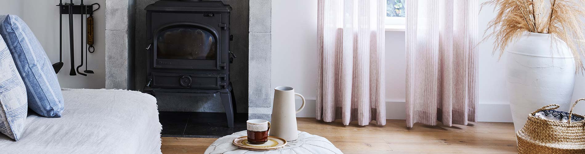 pink-drapes-in-living-room-desktop