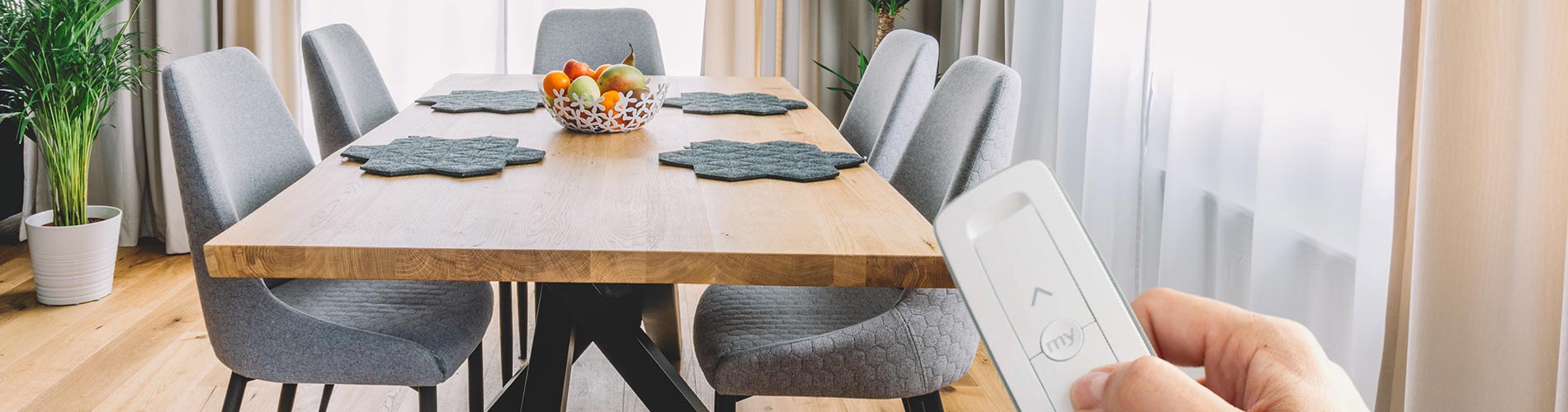 motorized-drapes-dining-room-desktop