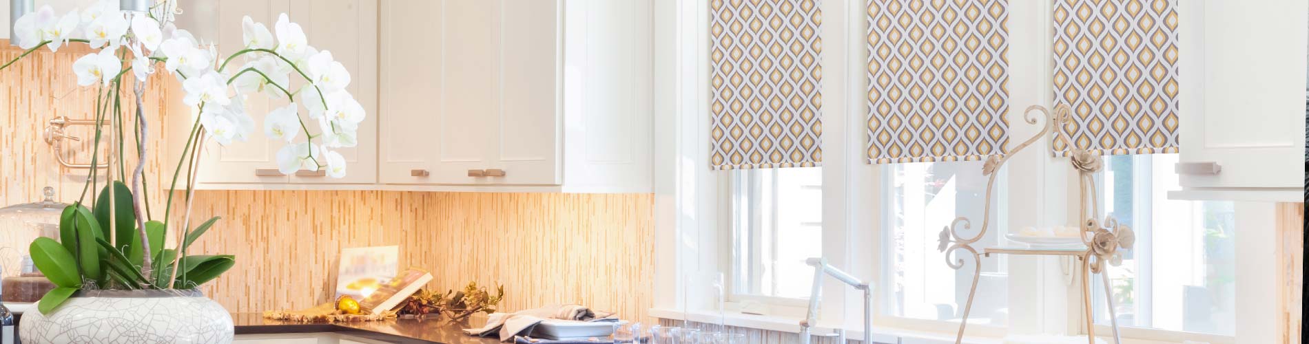 graphic-roller-shades-kitchen-desktop