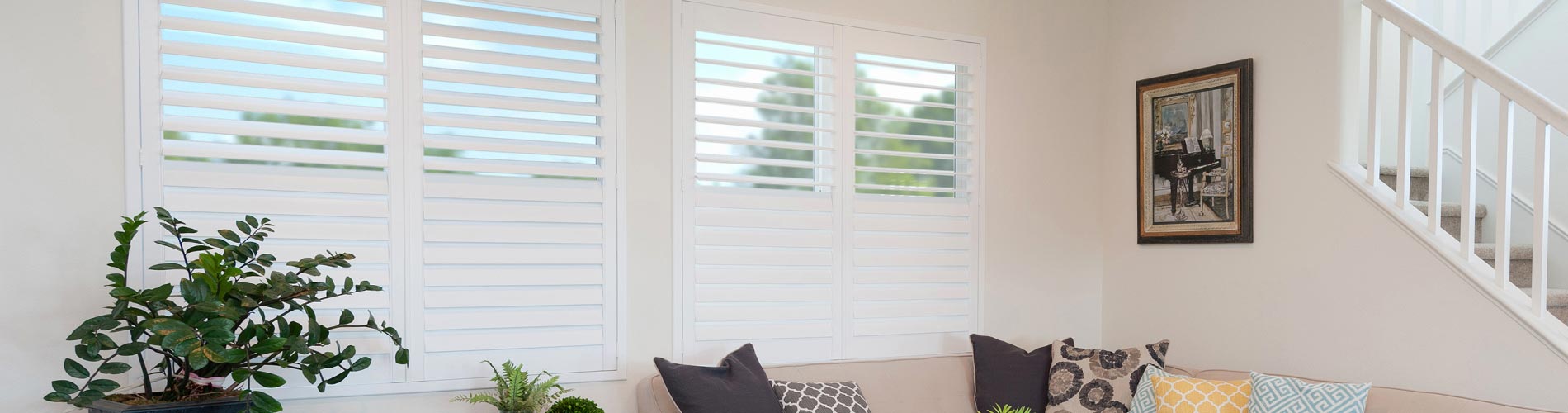 wood-shutters-living-area-desktop