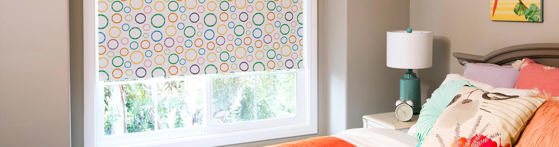 bubble-graphic-shade-in-bedroom-desktop