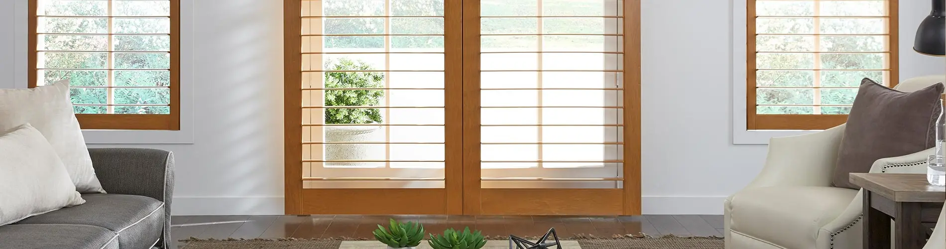 plantation-shutters-living-room-desktop (resized)