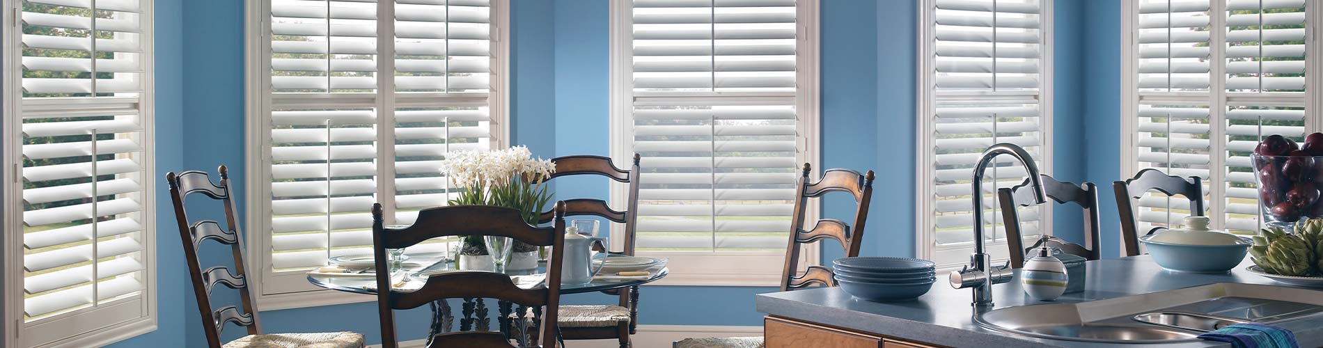 polyresin-shutters-kitchen-enlightened-style-5415x4082-desktop