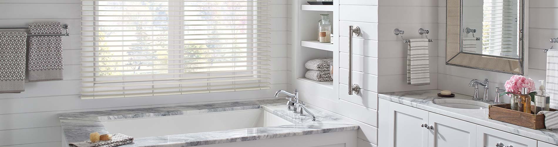 faux-wood-blinds-in-bathroom-desktop