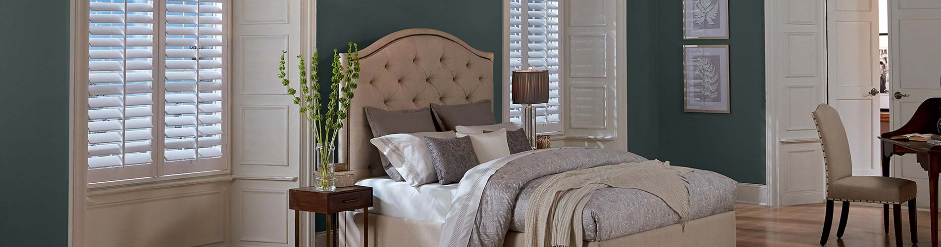 wood-shutters-bedroom-desktop