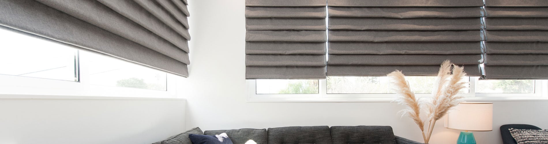 roman-shades-living-room-desktop