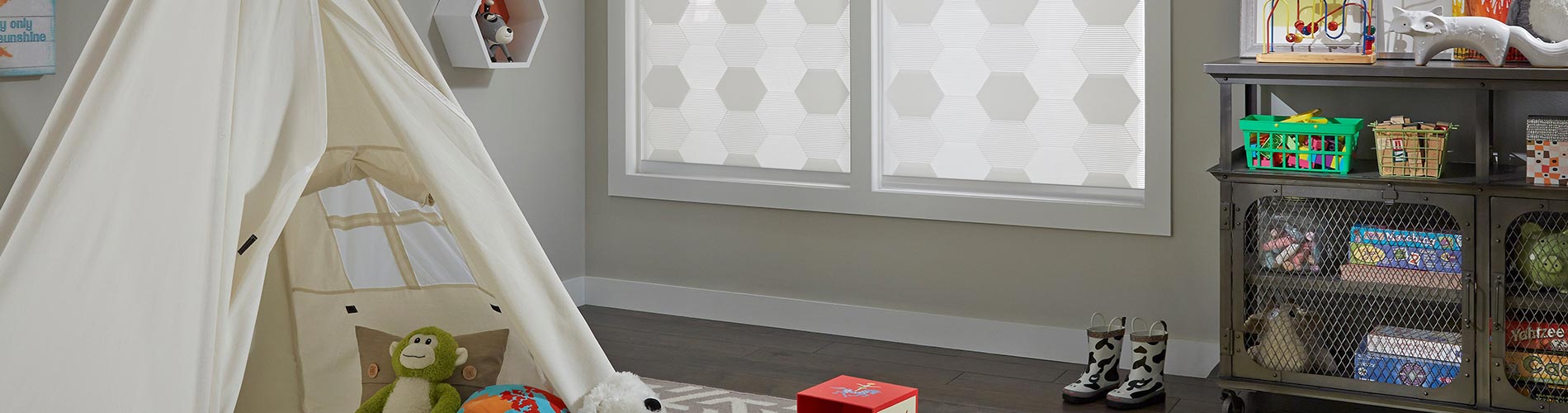 roller-shades-bedroom-desktop