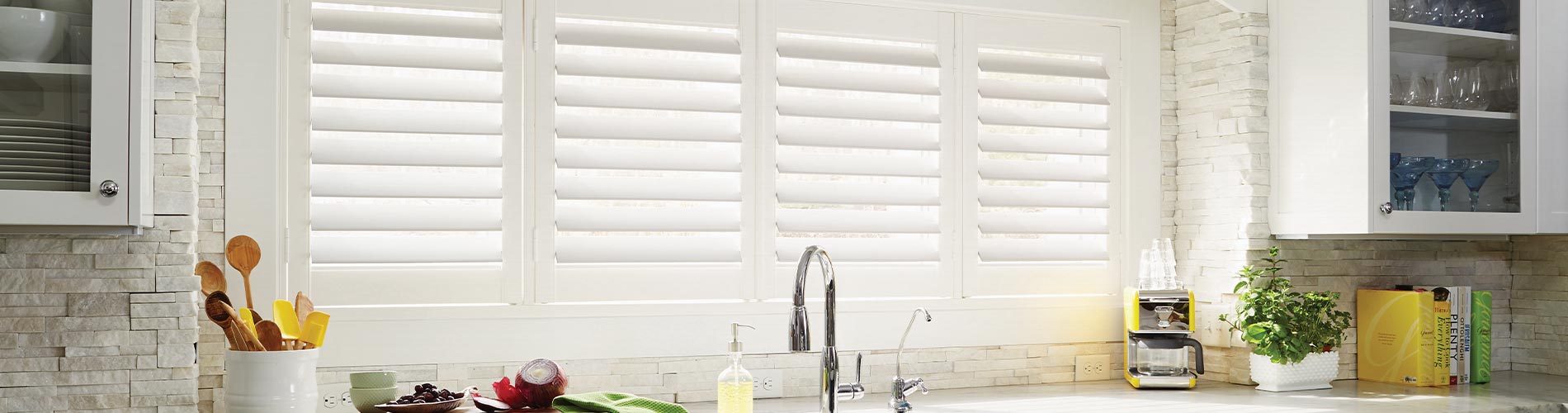 wood-shutters-kitchen-desktop