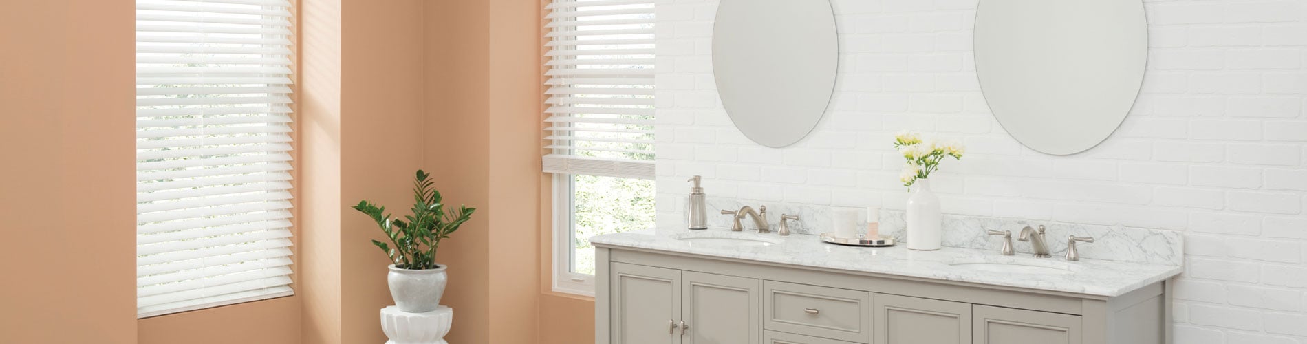 faux-wood-blinds-in-bathroom-desktop
