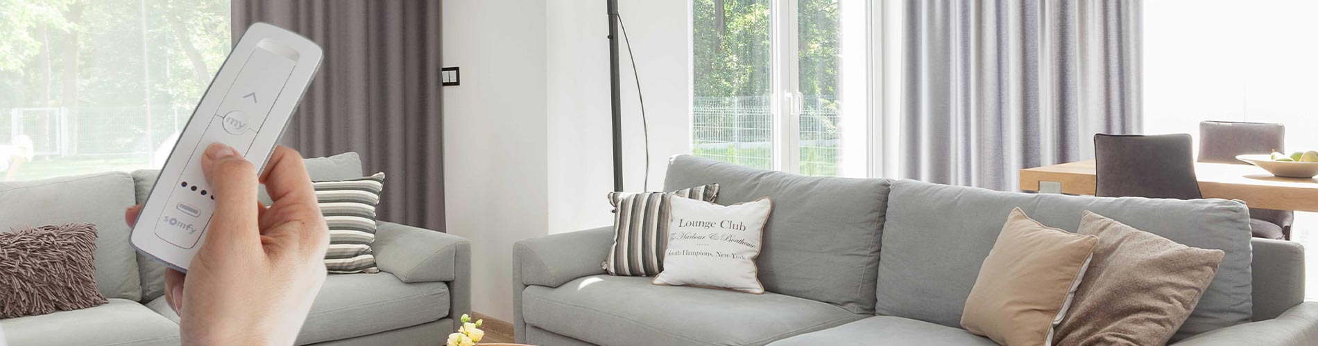 motorized-drapes-in-living-room-desktop